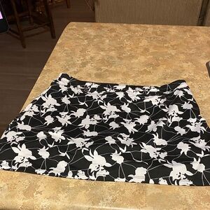 Chic Monochrome Floral Mini Skirt